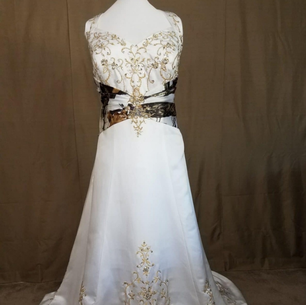 Mossy Oak Winter Camo White Halter Wedding Dress Size 20 NEW